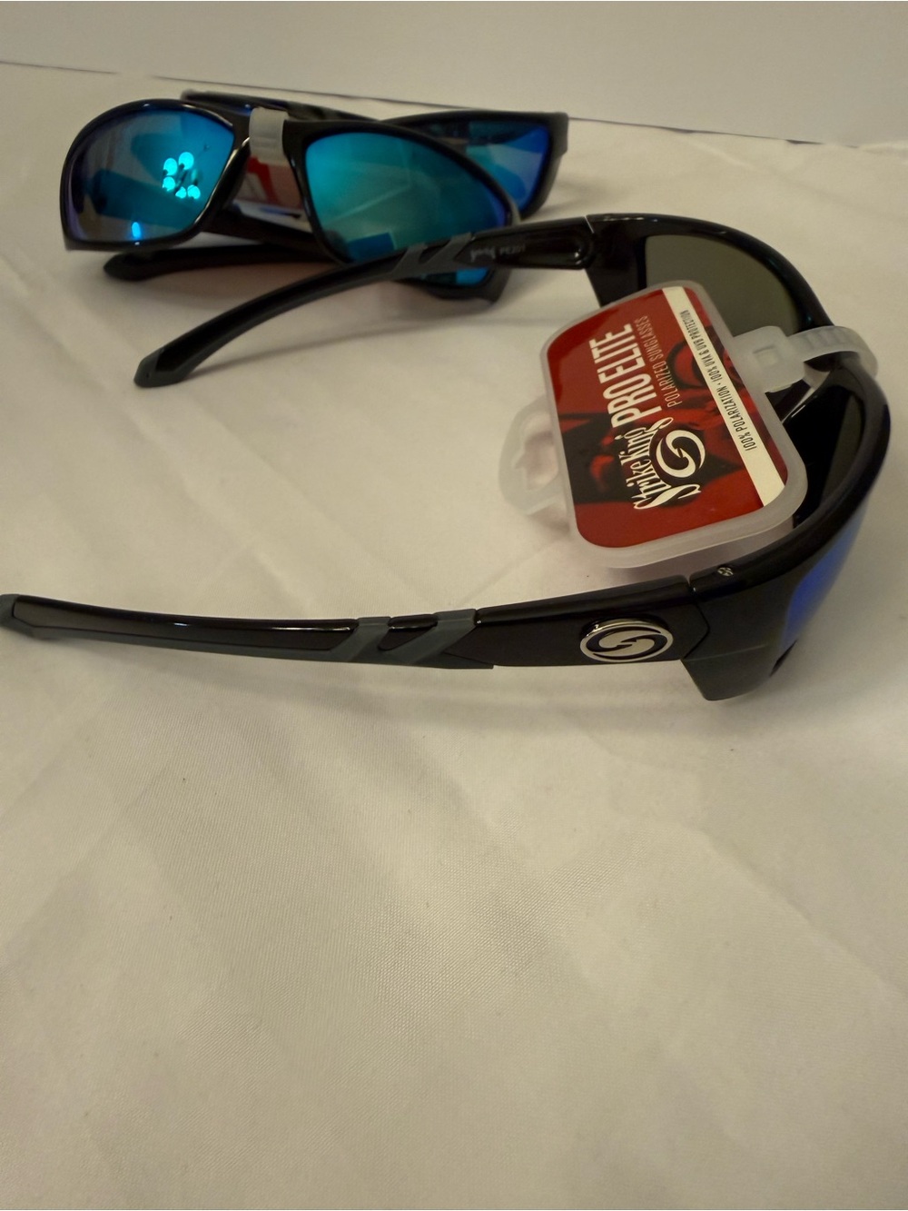 Strike King PRO ELITE POLARIZED SUNGLASSES
100% POLARIZED Black Frame